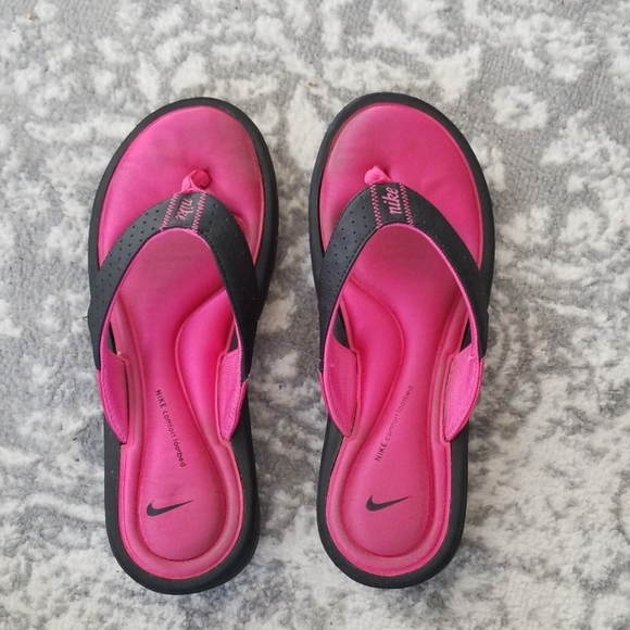 maroon nike sandals